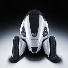 Honda 3R-C: concept vehicle predicting the future