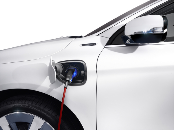 Volvo XC60 Plug-in Hybrid to be Revealed in Detriot