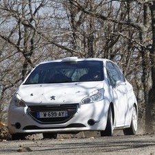 A potência chega de uma versão de 185cv do motor 1.6 VTi da Peugeot