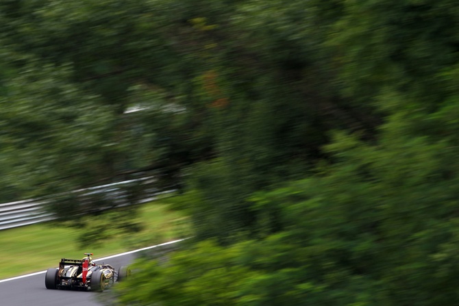 Vettel Takes Pole in Hungary, McLaren close behind