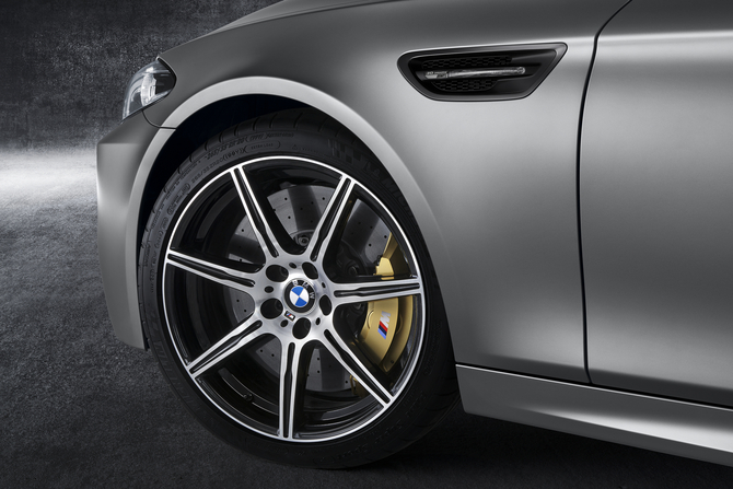 BMW 30 Jahre M5