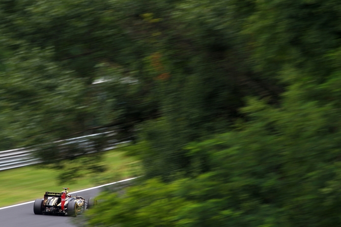 Button Wins a Rainy Race in Hungary