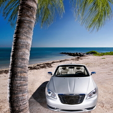 Chrysler launches the 2011 200 Convertible 