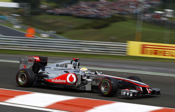 Button Wins a Rainy Race in Hungary