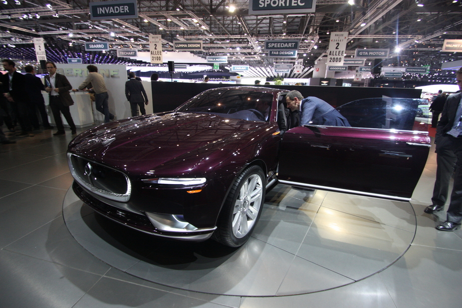 Bertone presents Jaguar B99 Concept at Geneva