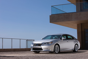 Next Generation Lexus ES Offered as Hybrid with Brand New Styling