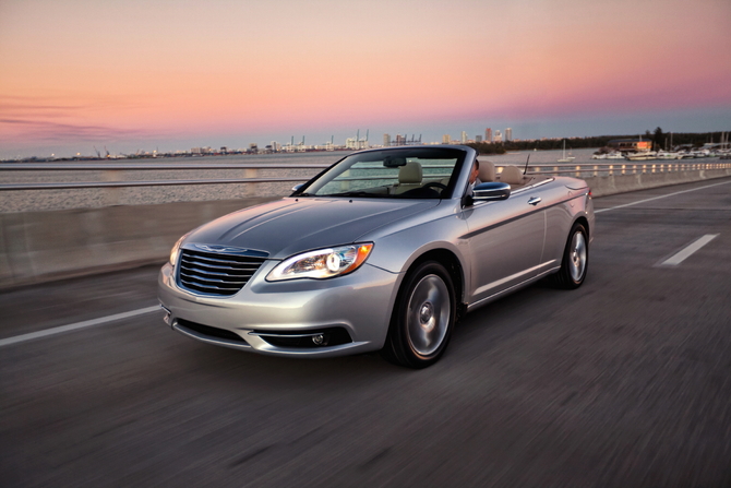 Chrysler launches the 2011 200 Convertible 