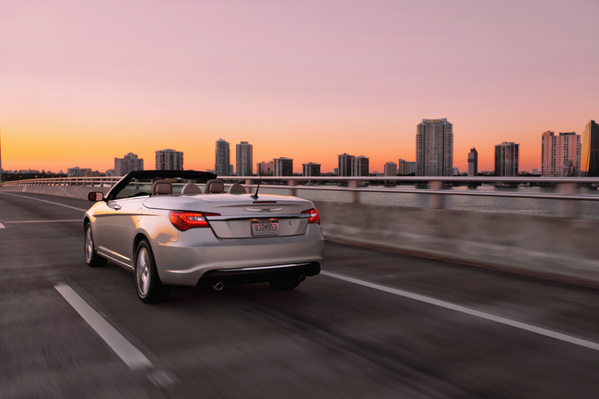 Chrysler launches the 2011 200 Convertible 