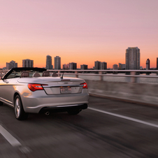 Chrysler launches the 2011 200 Convertible 