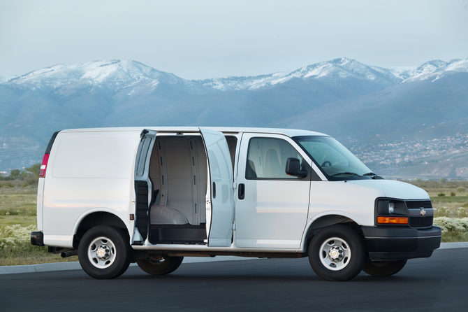 Chevrolet Express 3500 LS Regular Wheelbase Diesel