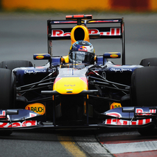 Vettel dominates qualifying in Australia