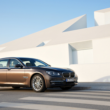 BMW revela o facelift do Série 7