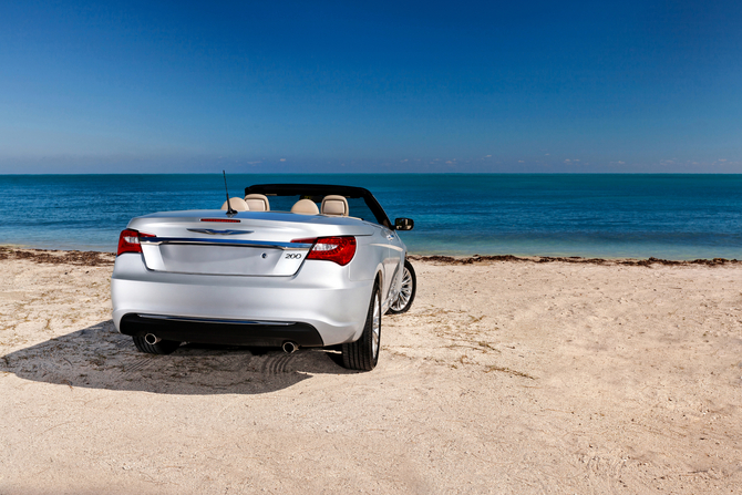 Chrysler launches the 2011 200 Convertible 