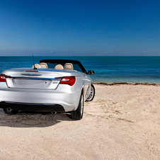 Chrysler launches the 2011 200 Convertible 