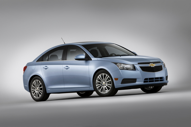 Better fuel economy and more equipment for 2012 Cruze