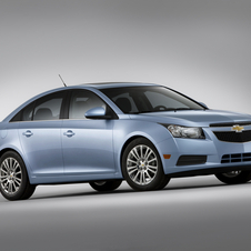 Better fuel economy and more equipment for 2012 Cruze