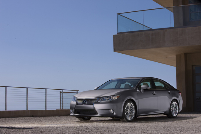 Next Generation Lexus ES Offered as Hybrid with Brand New Styling