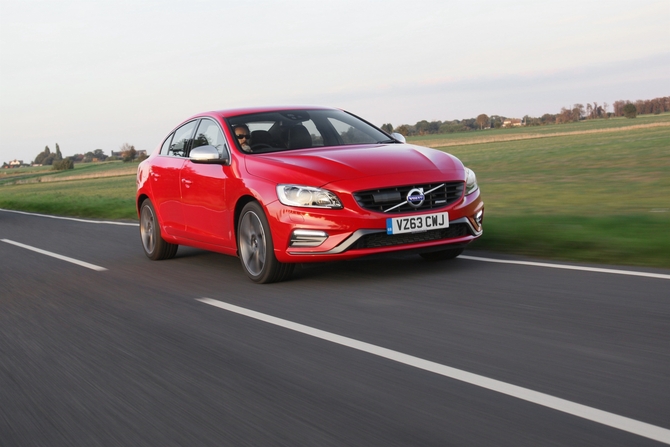 Volvo S60 T6 R-Design Momentum Geartronic