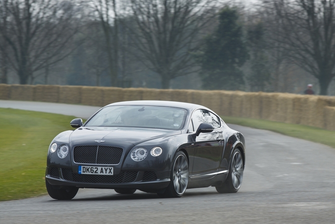 Les voitures Continental GT Speed Convertible et Speed 8 du Mans et leurs 325 km/h seront les vedettes du Festival de la Vitesse