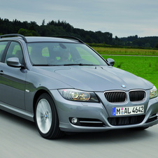 BMW 328xi Sports Wagon Automatic (US)