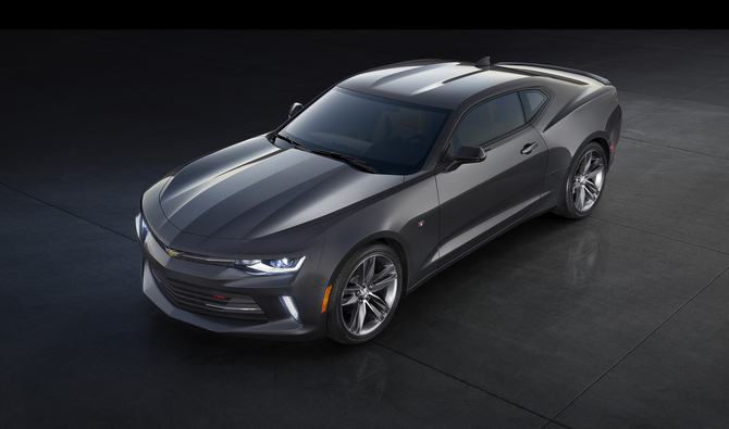 A linha de motores do Camaro leva o modelo da Chevrolet a novos padrões de desempenho, mas também de eficiência