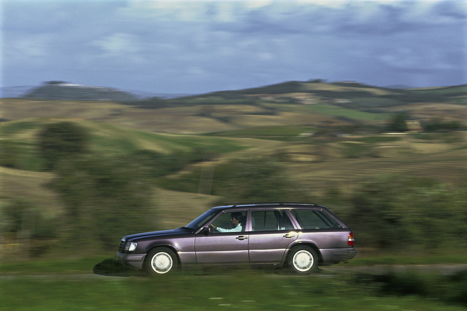 Mercedes-Benz 320 E AT