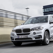 O X5 xDrive40e tem uma potência combinada de 313cv