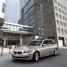 BMW unveils the new 5 Series Touring