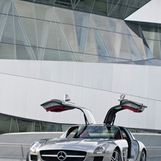 New Mercedes-Benz SLS AMG: The renaissance of the Gullwing