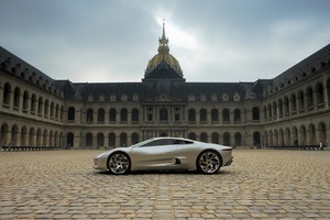 Jaguar C-X75 wins luxurious award