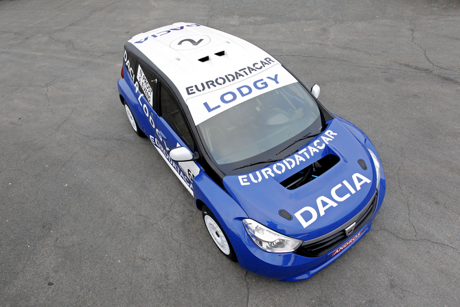 Dacia unveil MPV race car