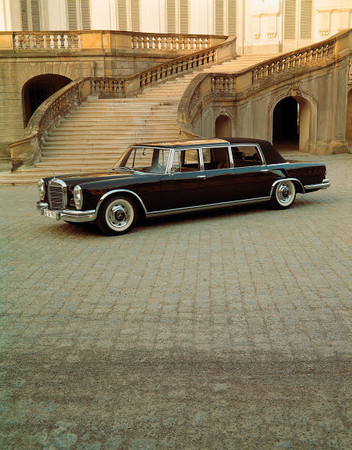 Mercedes-Benz 600 Pullman Landaulet 4-doors