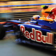 Webber sets the pace in opening practice