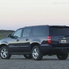 Chevrolet Suburban LS 1500 4WD