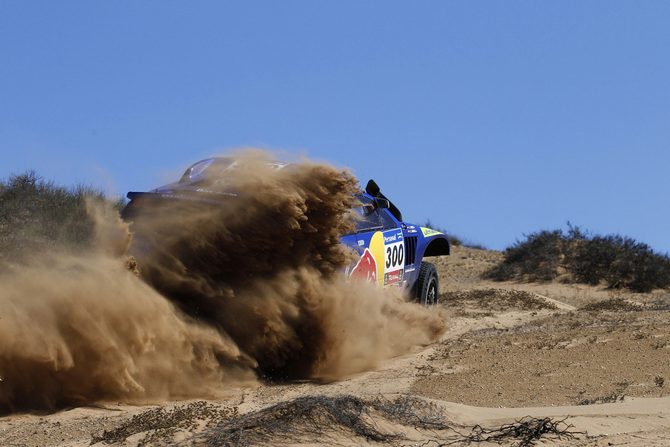 Sainz gains time on Al-Attiyah