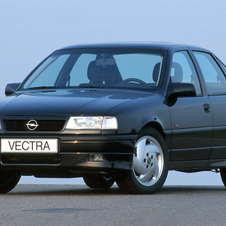 O modelo recebeu um facelift em 1992 e recebeu um pára-choques na cor da carroçaria