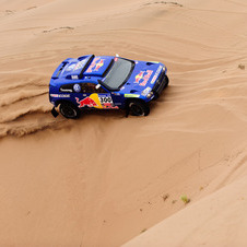 Sainz gains time on Al-Attiyah