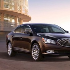 Buick acrescentou faróis diurnos LED na frente do LaCrosse