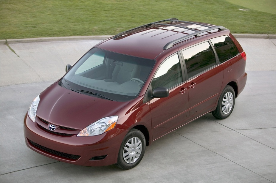 Toyota Sienna CE FWD with 7 Passenger Seating