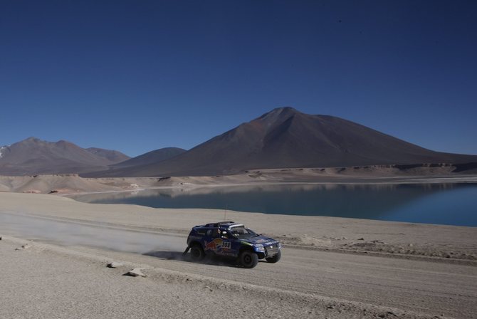 De Villiers wins as Sainz looses ground to Al-Attiyah