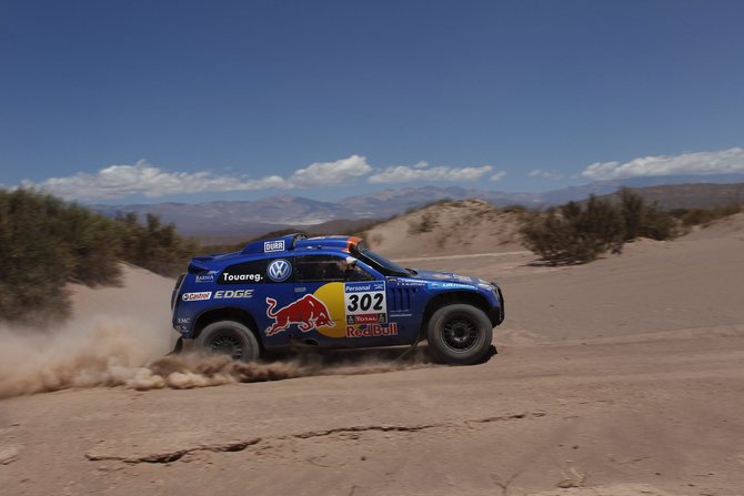 De Villiers wins as Sainz looses ground to Al-Attiyah