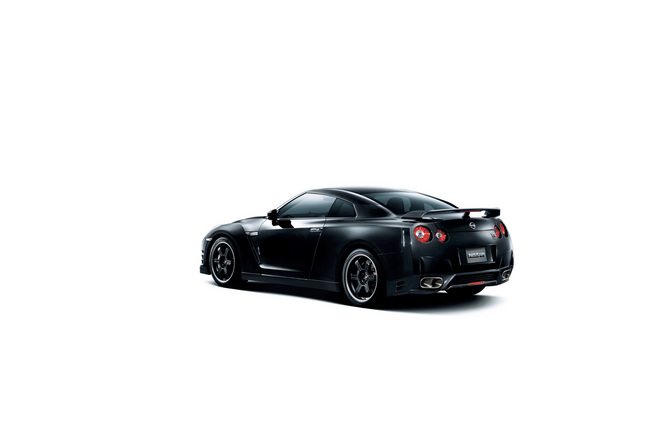 Nissan unveils the revised GT-R