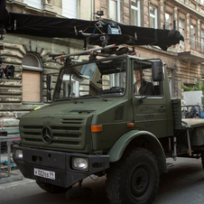 Aparecem 14 modelos da Mercedes ao longo de todo o filme