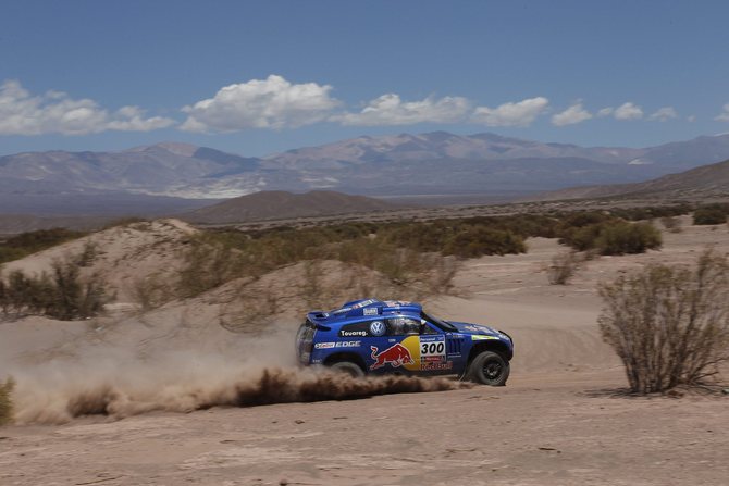 De Villiers wins as Sainz looses ground to Al-Attiyah