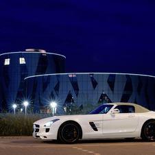 Gullwing loses its top as Mercedes unveils SLS AMG Roadster