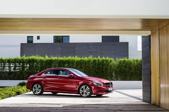 Mercedes lança CLA para conquistar jovens condutores