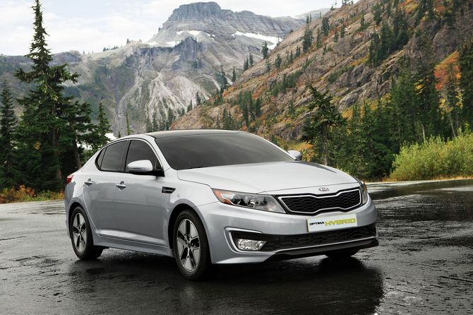 Kia Optima Hybrid premieres in LA