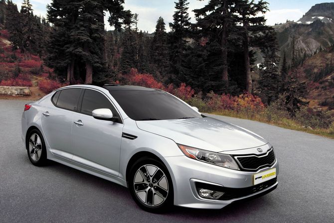 Kia Optima Hybrid premieres in LA