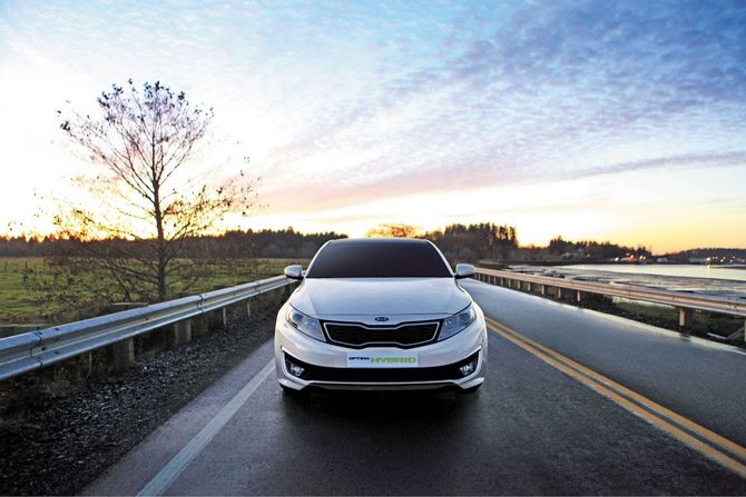 Kia Optima Hybrid premieres in LA