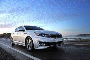 Kia Optima Hybrid premieres in LA